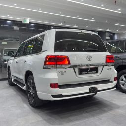 
										2021 TOYOTA VXR V8 full									