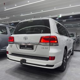 
										2021 TOYOTA VXR V8 full									