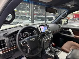 
										2021 TOYOTA VXR V8 full									
