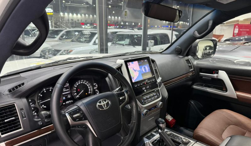 
								2021 TOYOTA VXR V8 full									