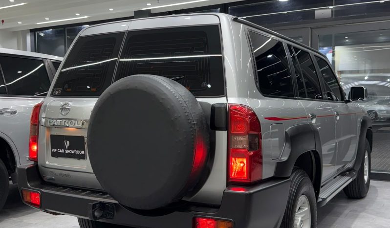 
								2021 NISSAN GL full									